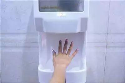 别再用厕所里的烘手机、洗手液了！用完的恶心程度难以想象！ 骚操作 第4张