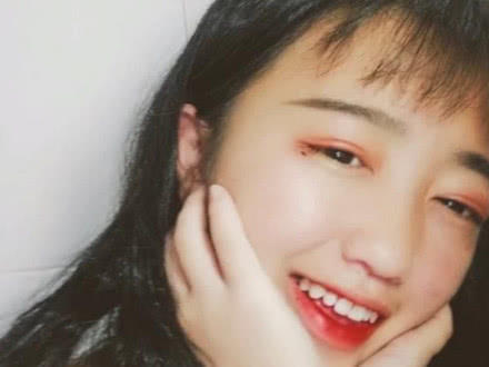 变形计：她当年“穿破烂”，如今成网红，16岁开始化妆、炫富！ 骚操作 第2张